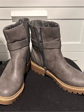 Women's Gray Faux-Leather Ankle Boots